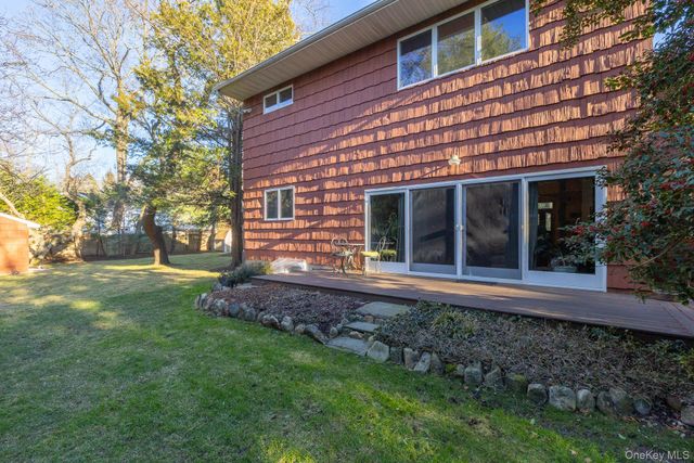 1 Cumberland Path, Setauket, NY 11733