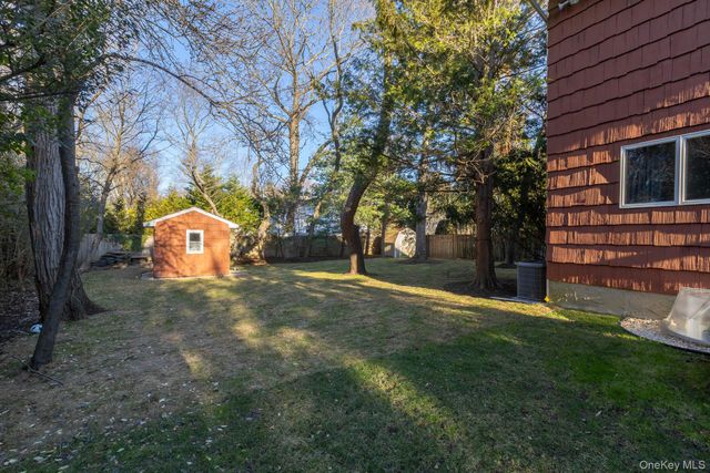 1 Cumberland Path, Setauket, NY 11733