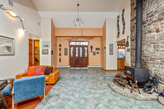 1 Cumberland Path, Setauket, NY 11733