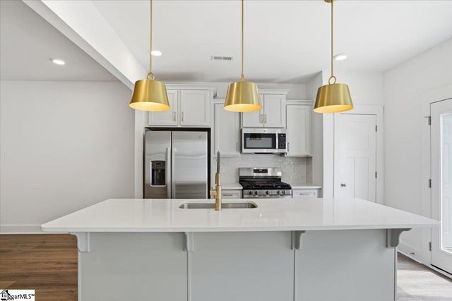 8 Shoemaker Road, Greenville, SC 29617