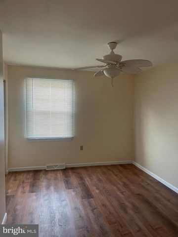 5400-B OXFORD DR, Mechanicsburg, PA 17055