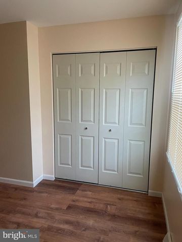 5400-B OXFORD DR, Mechanicsburg, PA 17055