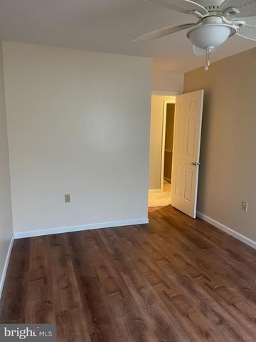 5400-B OXFORD DR, Mechanicsburg, PA 17055