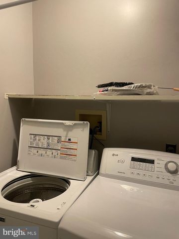 5400-B OXFORD DR, Mechanicsburg, PA 17055