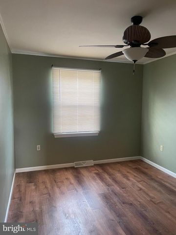 5400-B OXFORD DR, Mechanicsburg, PA 17055