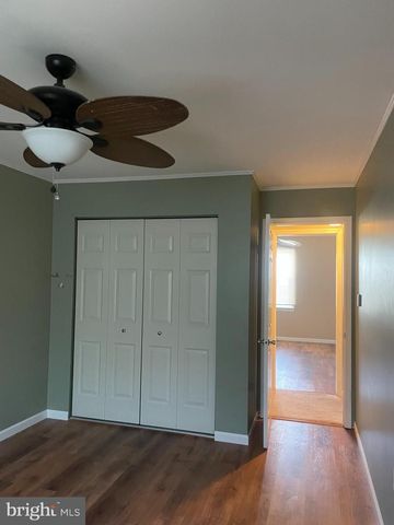 5400-B OXFORD DR, Mechanicsburg, PA 17055