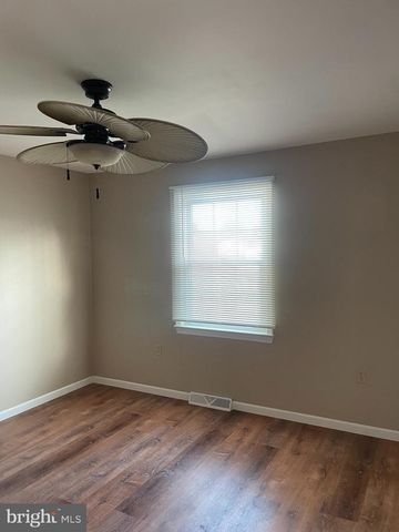 5400-B OXFORD DR, Mechanicsburg, PA 17055