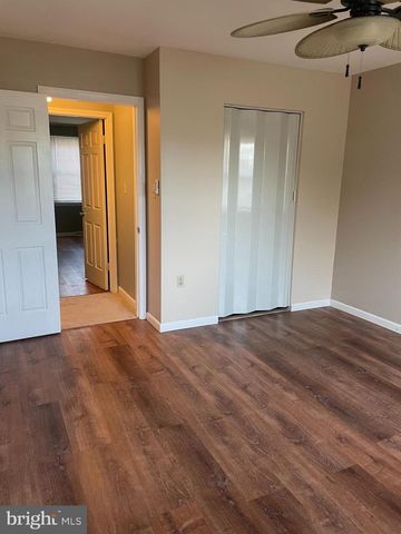 5400-B OXFORD DR, Mechanicsburg, PA 17055