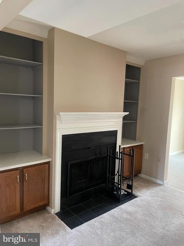 5400-B OXFORD DR, Mechanicsburg, PA 17055