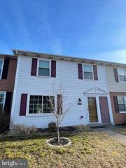 5400-B OXFORD DR, Mechanicsburg, PA 17055