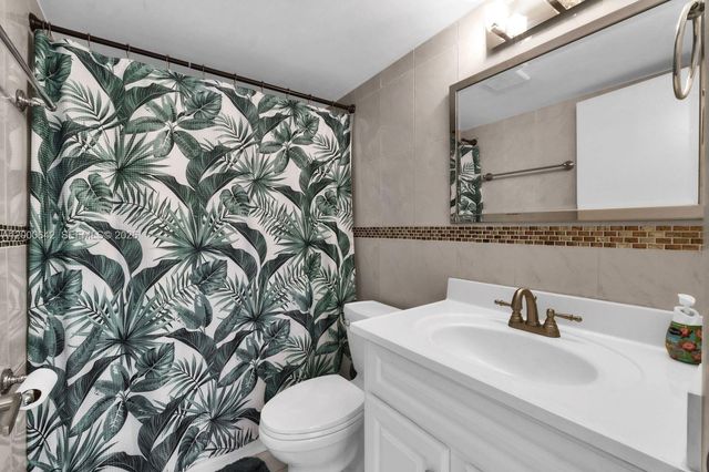 6900 NW 5th St 201, Plantation, FL 33317