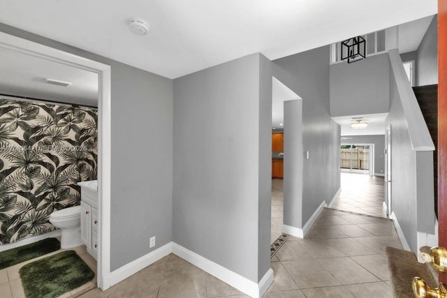 6900 NW 5th St 201, Plantation, FL 33317
