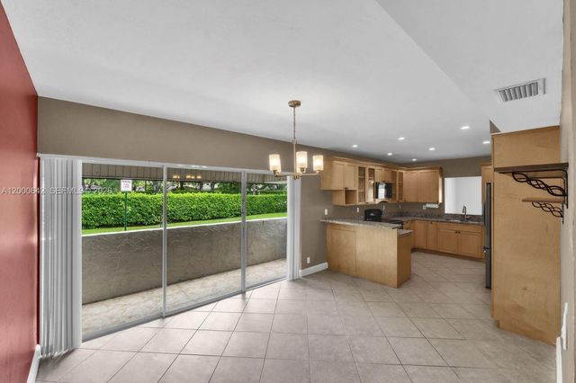6900 NW 5th St 201, Plantation, FL 33317
