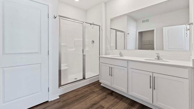10701 N Richmond Avenue, Kansas City, MO 64157