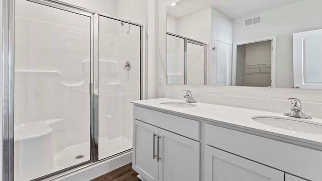 10701 N Richmond Avenue, Kansas City, MO 64157