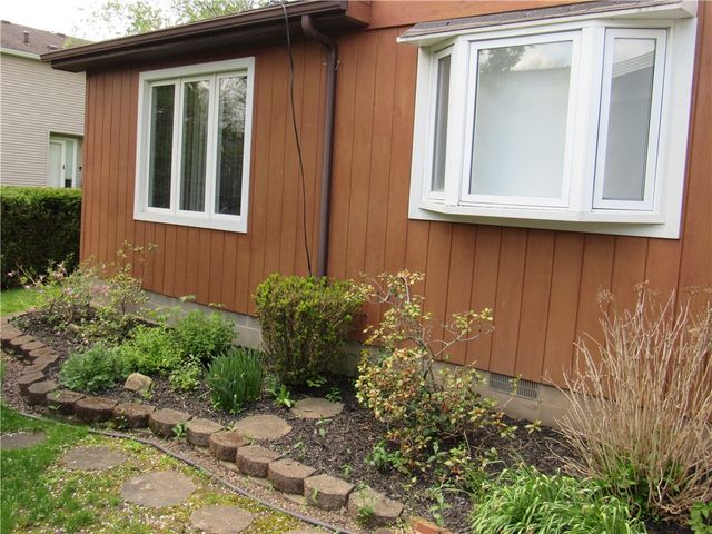 8 Hanningfield Circle, Perinton, NY 14450