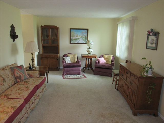 8 Hanningfield Circle, Perinton, NY 14450