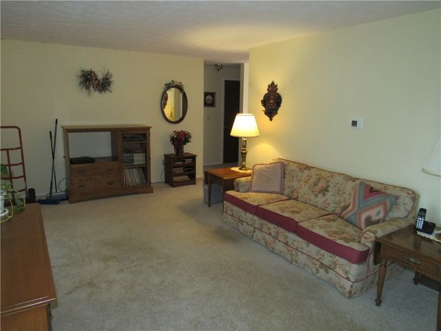 8 Hanningfield Circle, Perinton, NY 14450