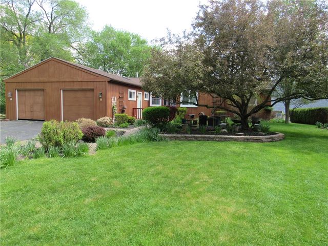 8 Hanningfield Circle, Perinton, NY 14450
