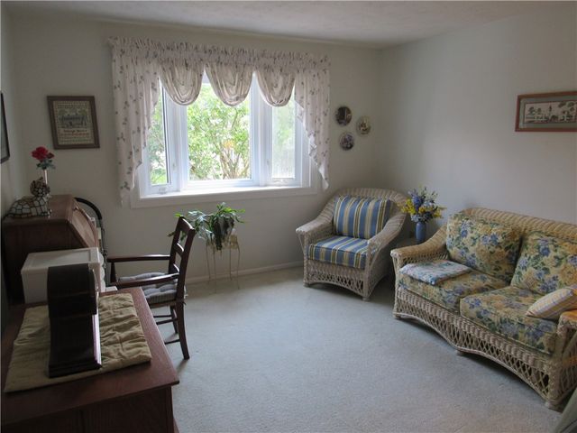 8 Hanningfield Circle, Perinton, NY 14450