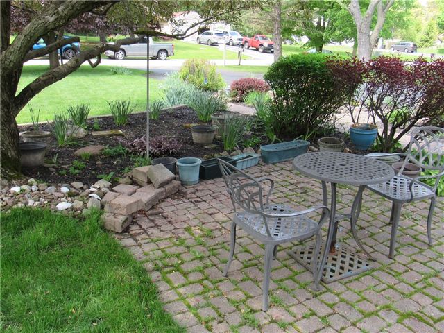 8 Hanningfield Circle, Perinton, NY 14450