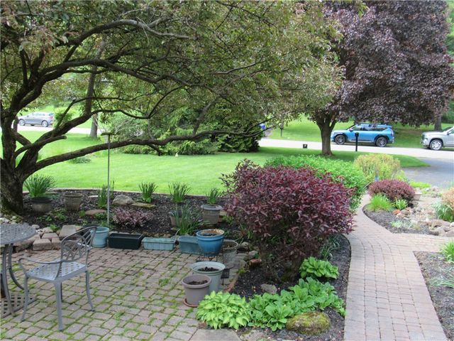 8 Hanningfield Circle, Perinton, NY 14450
