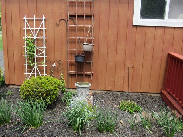 8 Hanningfield Circle, Perinton, NY 14450