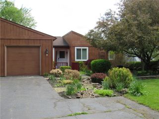 8 Hanningfield Circle, Perinton, NY 14450