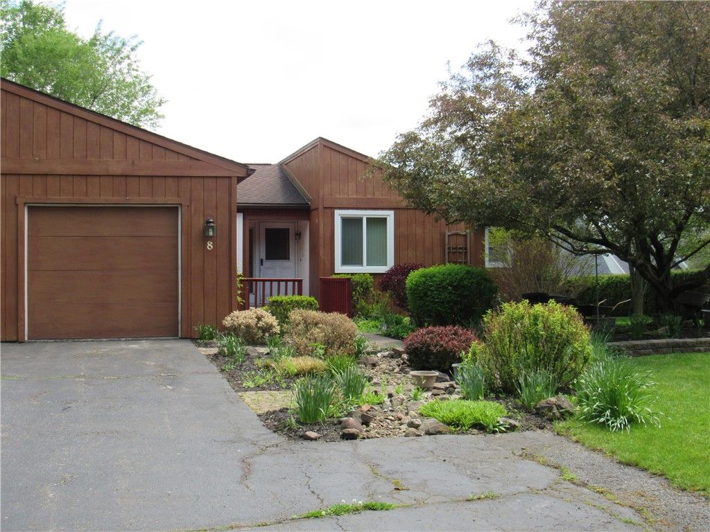 8 Hanningfield Circle, Perinton, NY 14450