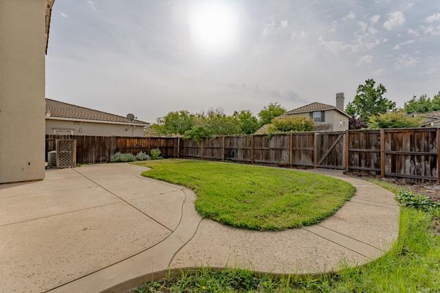 1529 Snapdragon Ln, Roseville, CA 95747