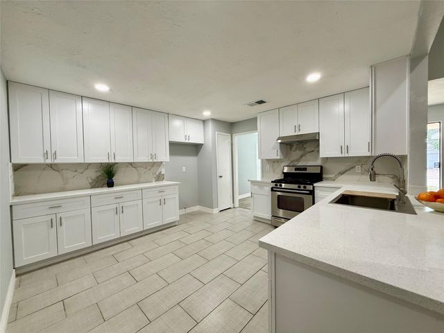 10722 Sashay Drive, Houston, TX 77099