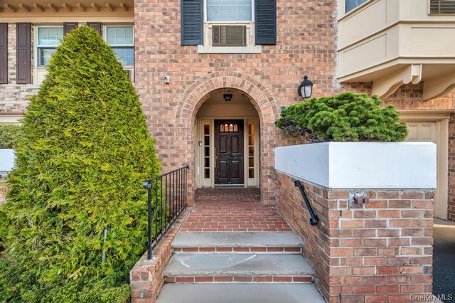 208-11 Estates Drive 23128, Bayside, NY 11360