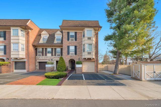 208-11 Estates Drive 23128, Bayside, NY 11360
