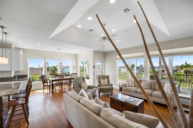 13951 Pirates Beach Boulevard, Galveston, TX 77554