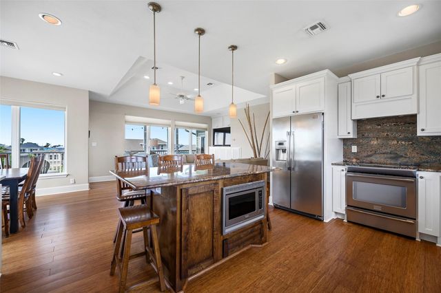 13951 Pirates Beach Boulevard, Galveston, TX 77554