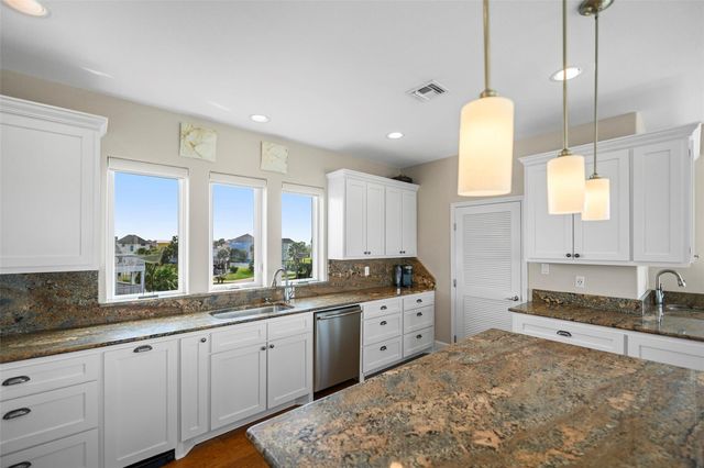 13951 Pirates Beach Boulevard, Galveston, TX 77554