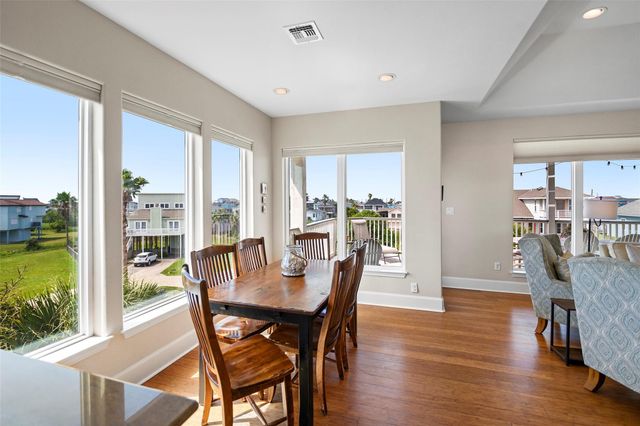 13951 Pirates Beach Boulevard, Galveston, TX 77554
