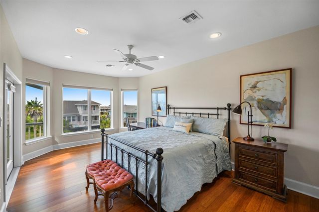 13951 Pirates Beach Boulevard, Galveston, TX 77554