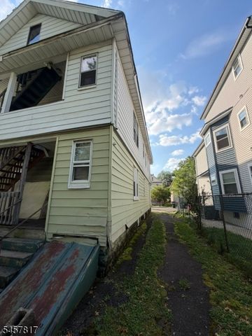 1220 E Henry St, Linden City, NJ 07036