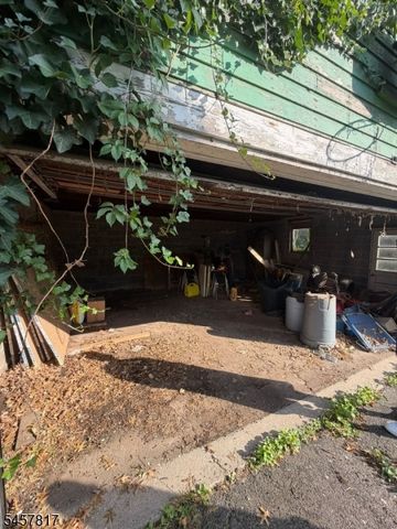 1220 E Henry St, Linden City, NJ 07036