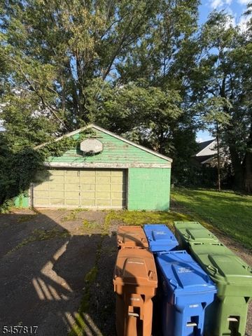 1220 E Henry St, Linden City, NJ 07036