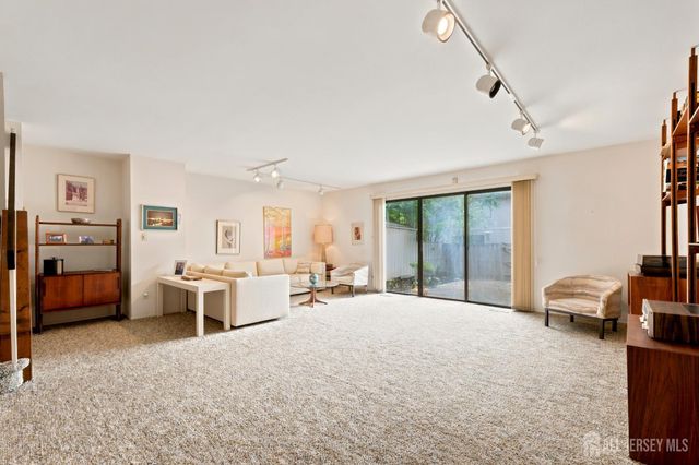16 Irongate, Metuchen, NJ 08840