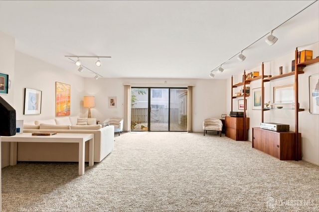 16 Irongate, Metuchen, NJ 08840