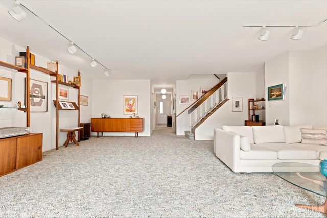 16 Irongate, Metuchen, NJ 08840