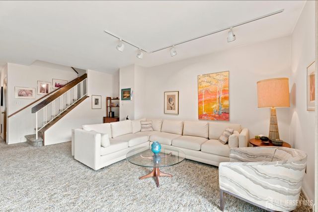 16 Irongate, Metuchen, NJ 08840