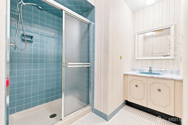 16 Irongate, Metuchen, NJ 08840