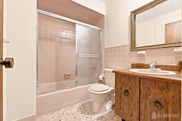 16 Irongate, Metuchen, NJ 08840