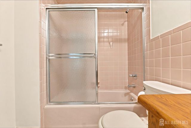 16 Irongate, Metuchen, NJ 08840