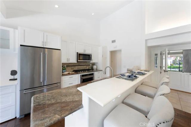 2102 Vista Entrada, Newport Beach, CA 92660