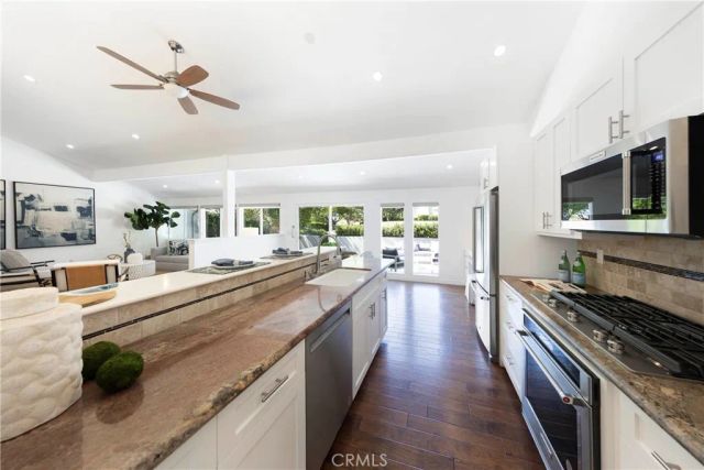 2102 Vista Entrada, Newport Beach, CA 92660